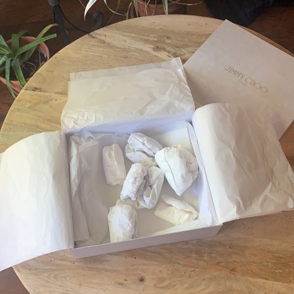 JIMMY CHOO Shoe Box w/Silk paper - Picture 8 of 8